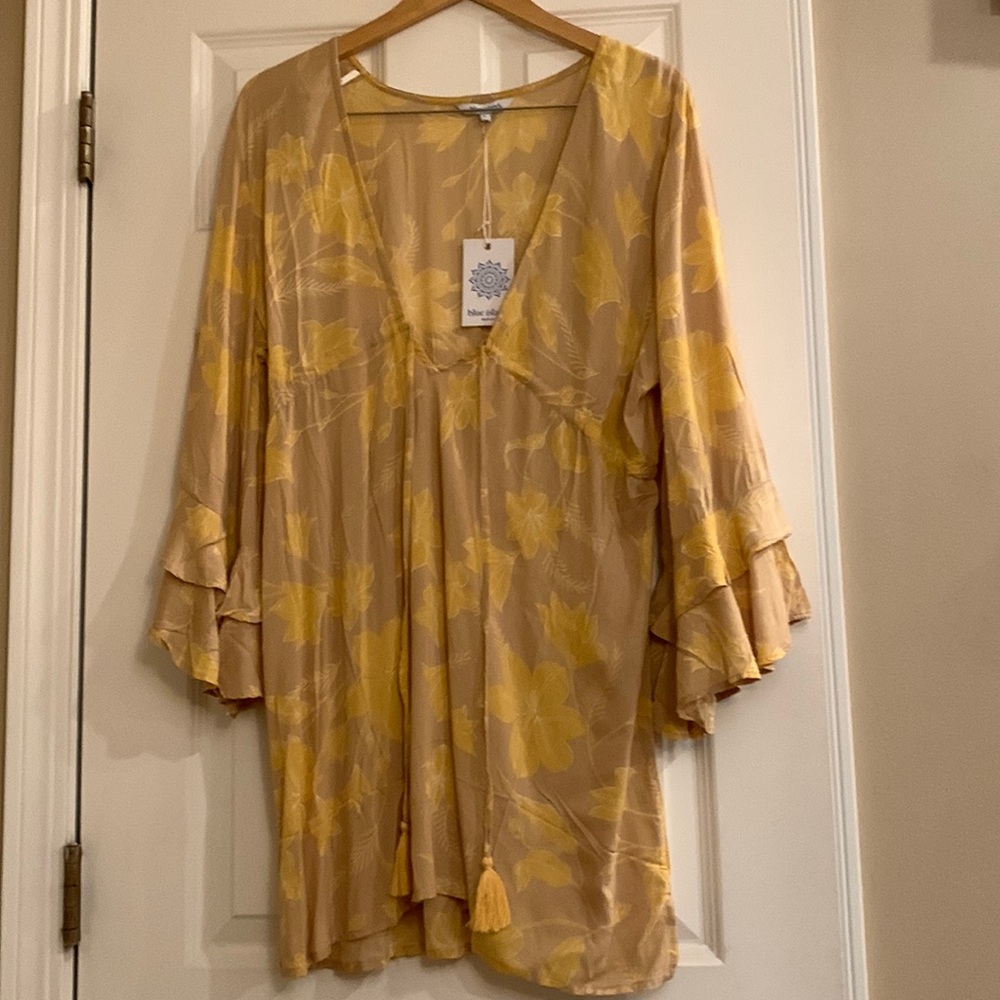 Stylish Blue Island cover-up. Brand new, never worn! Elevate your beach style!☀️